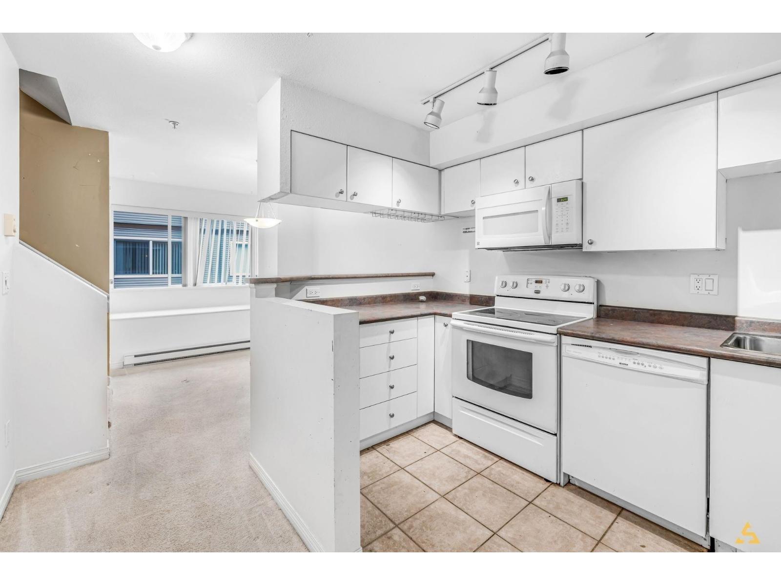 19700 56 #112 Property Photo 5