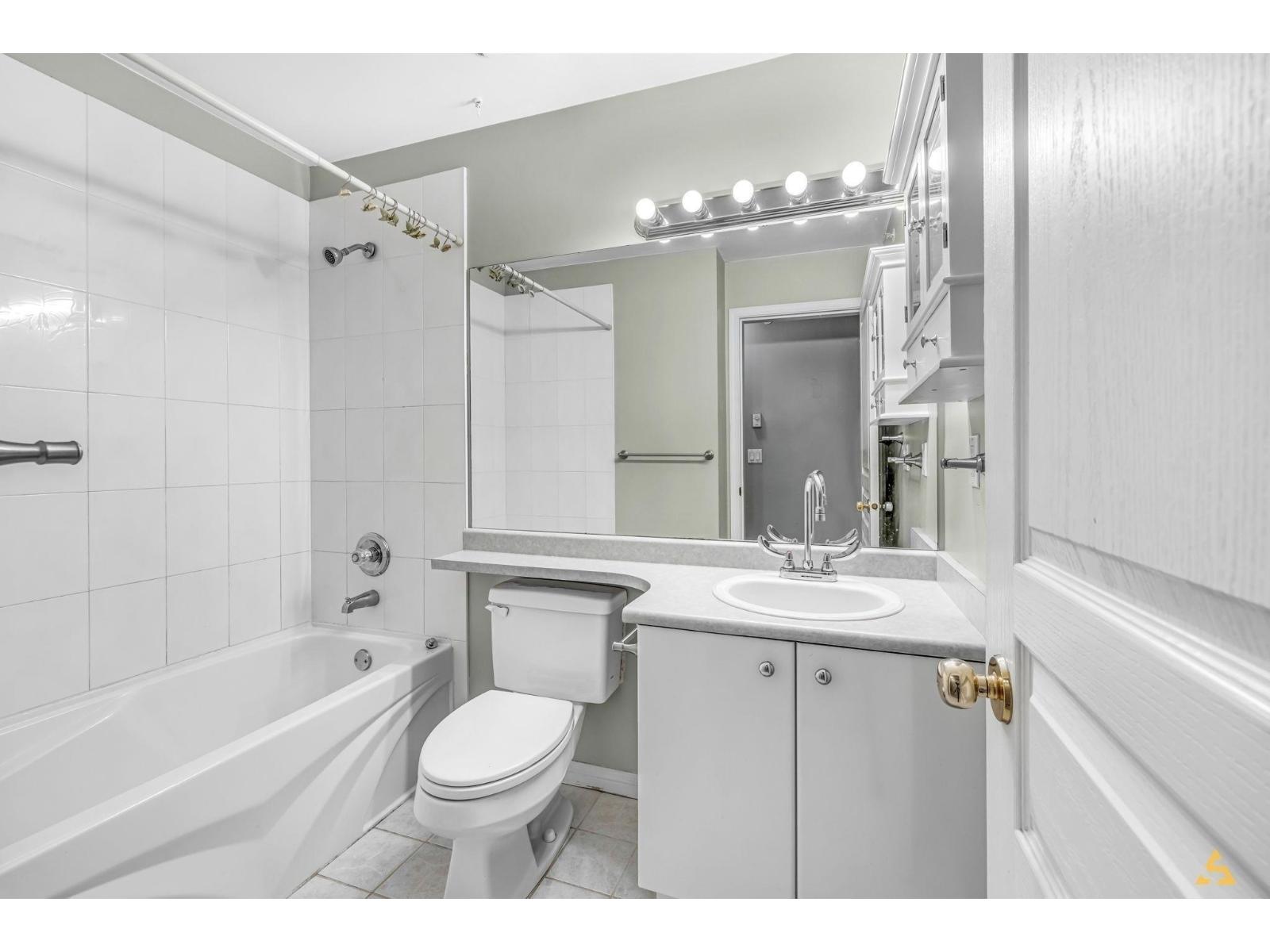 19700 56 #112 Property Photo 8