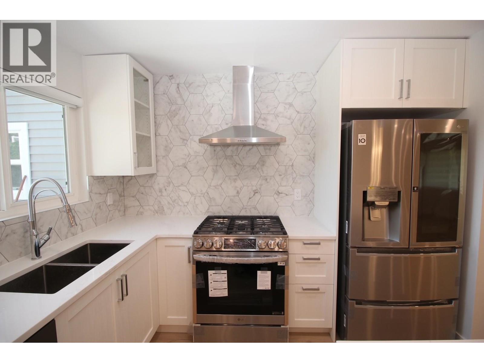 2076 Clare Place Property Photo 4