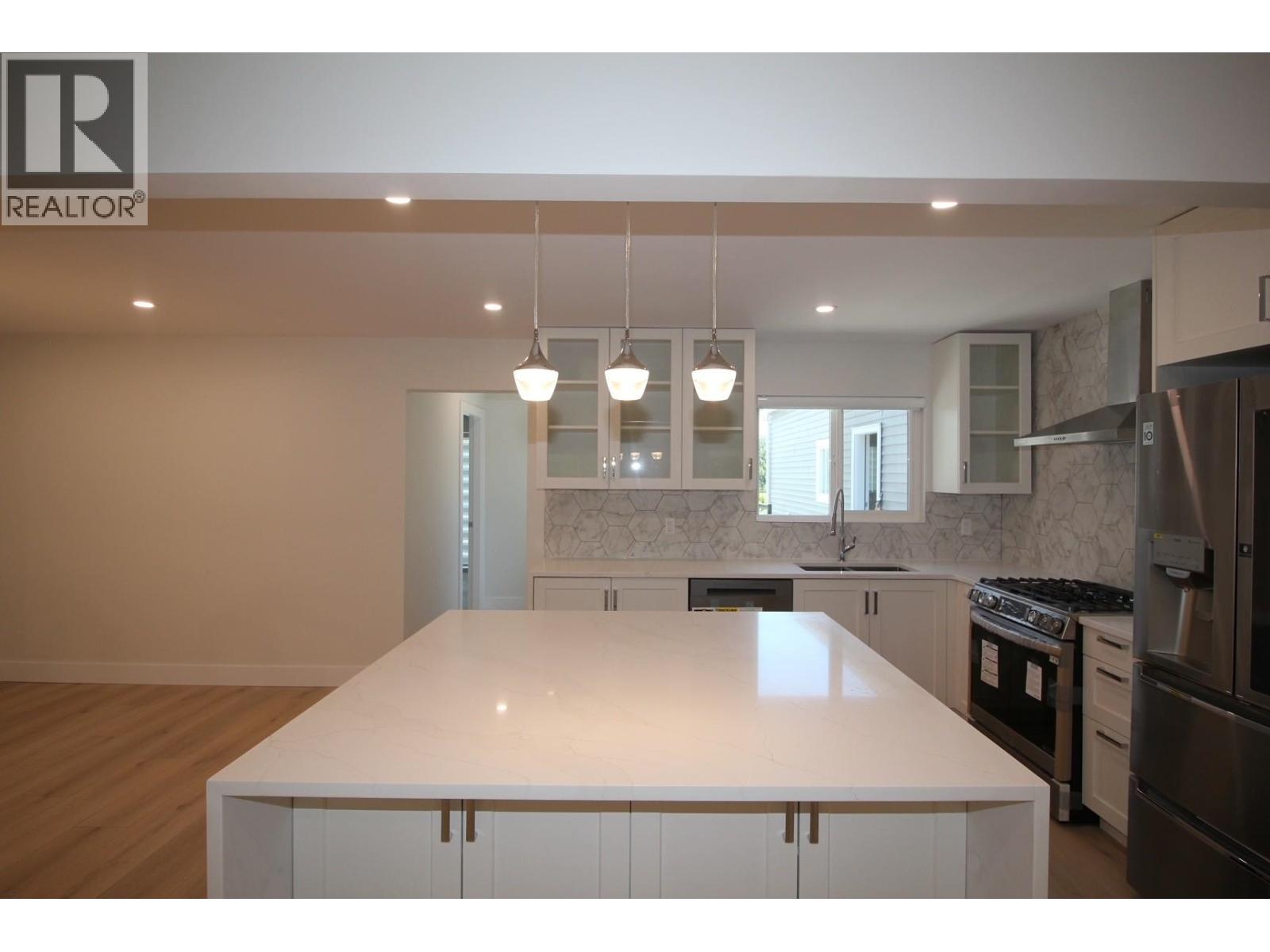 2076 Clare Place Property Photo 5