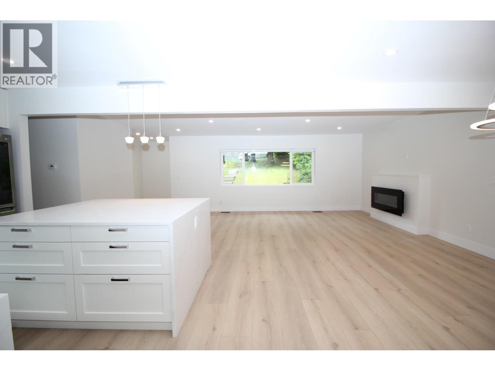 2076 Clare Place Property Photo 6