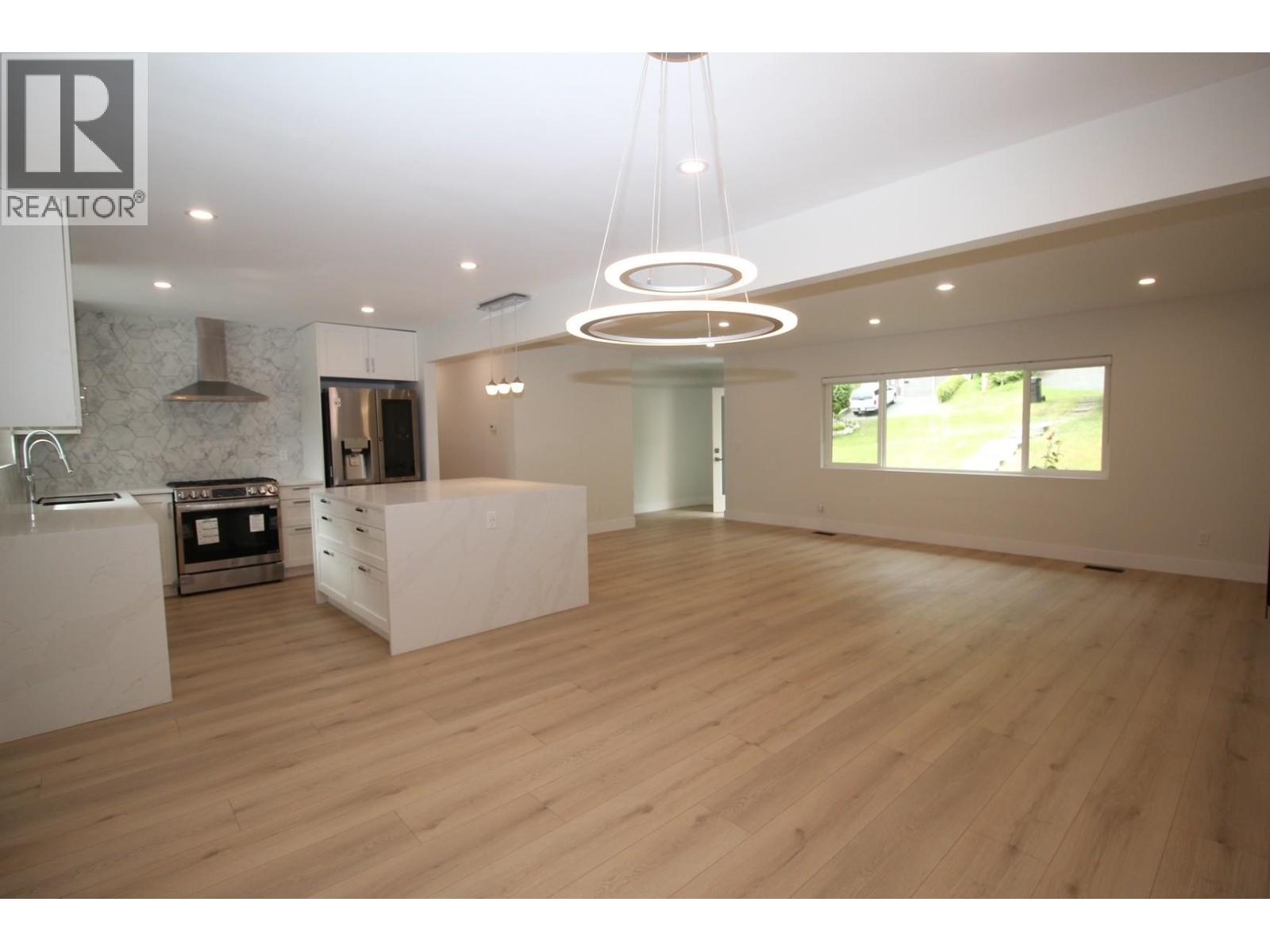 2076 Clare Place Property Photo 7