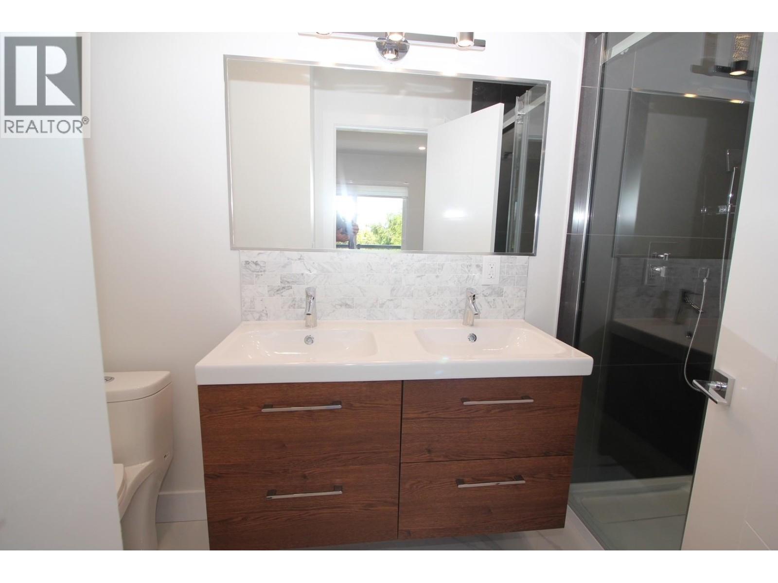 2076 Clare Place Property Photo 11