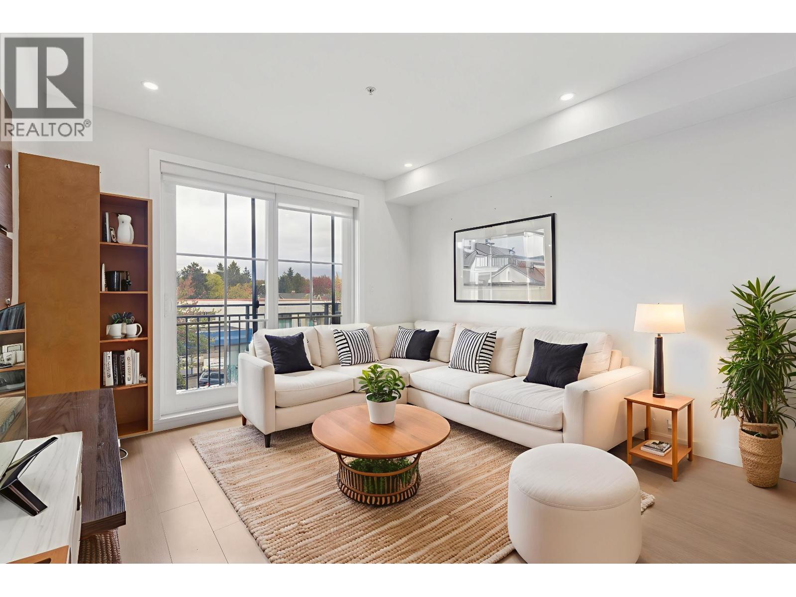 2528 COLLINGWOOD Street #309 Property Photo 1