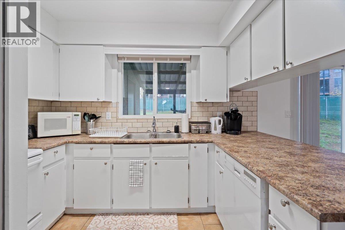 663-665 Harrison Avenue Property Photo 12