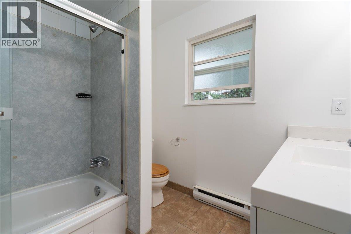 663-665 Harrison Avenue Property Photo 26