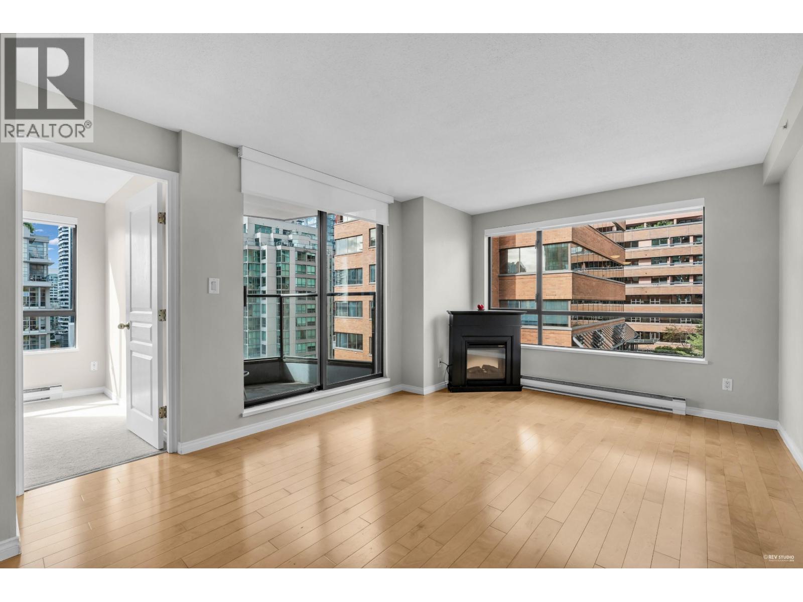 1608 1189 Howe Street Property Photo 1