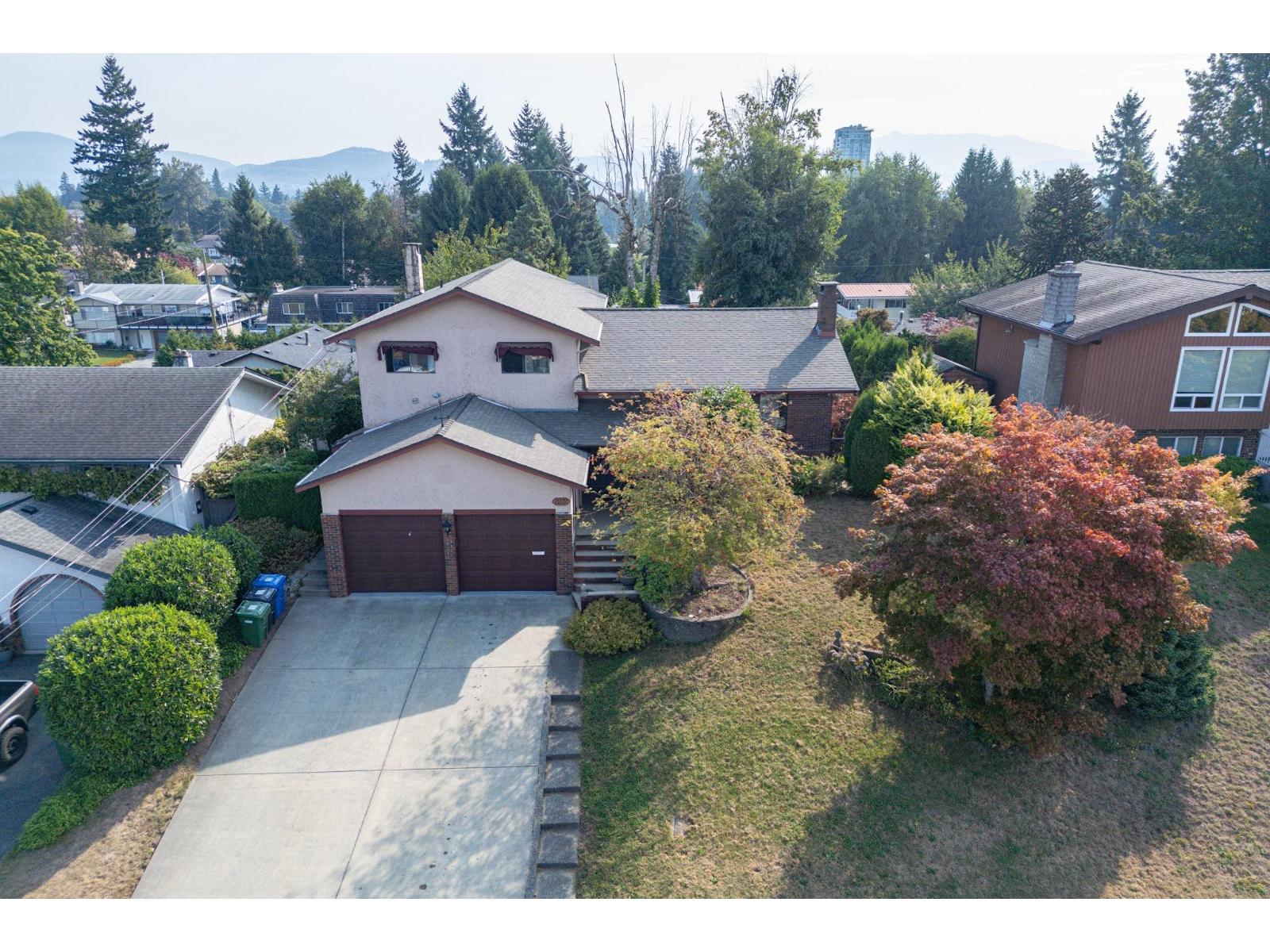 2272 Bevan Crescent Property Photo 2