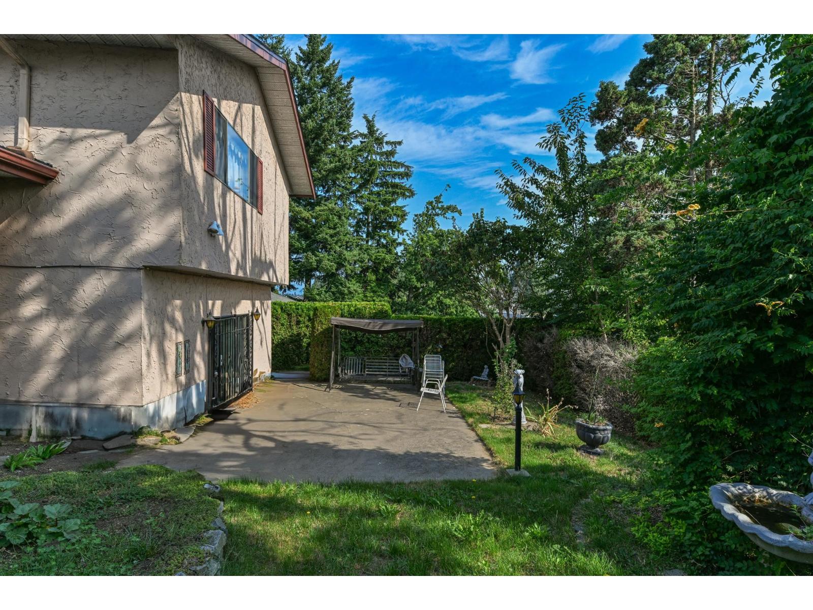 2272 Bevan Crescent Property Photo 8
