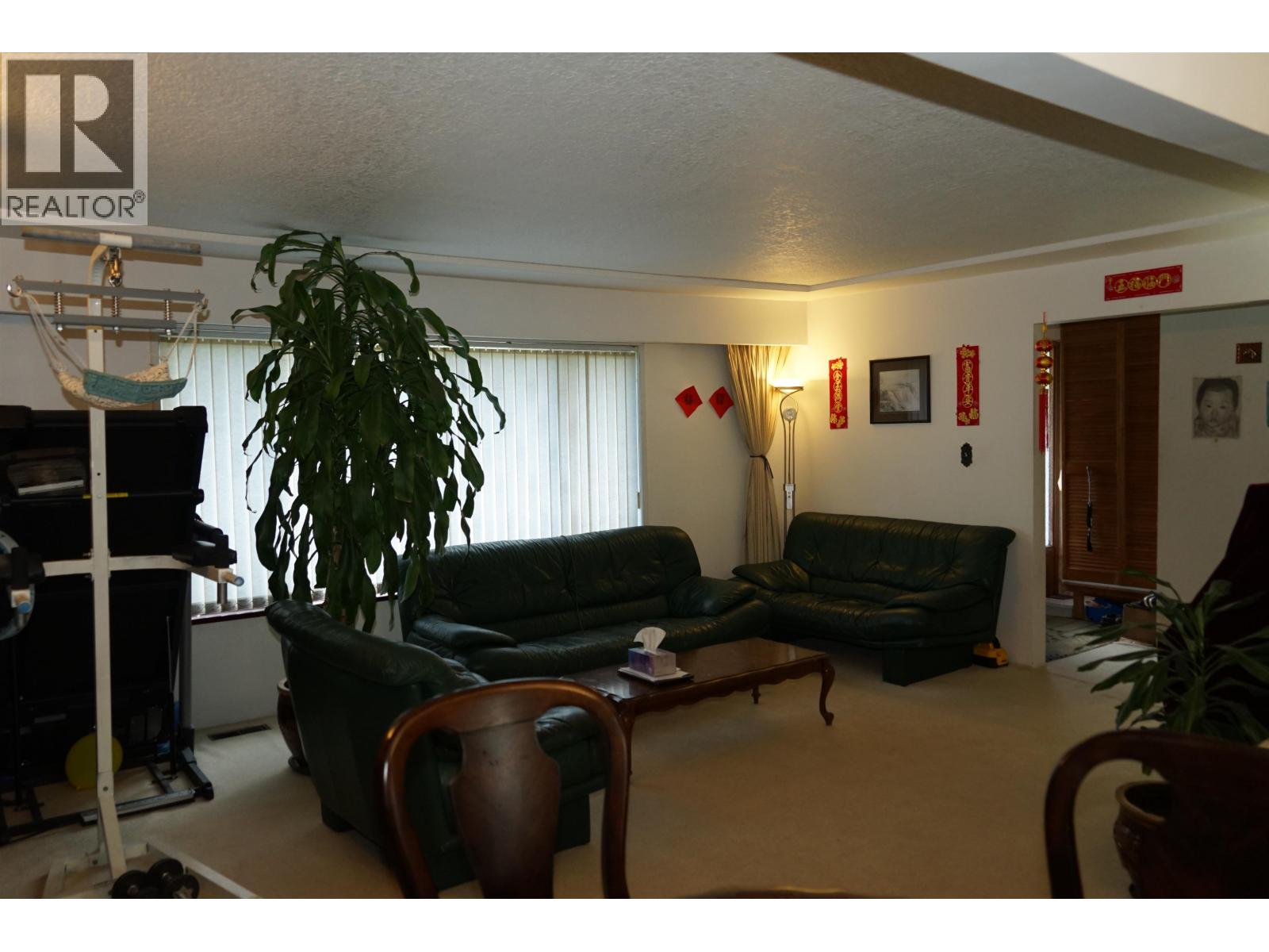 7008 Curtis Street Property Photo 4