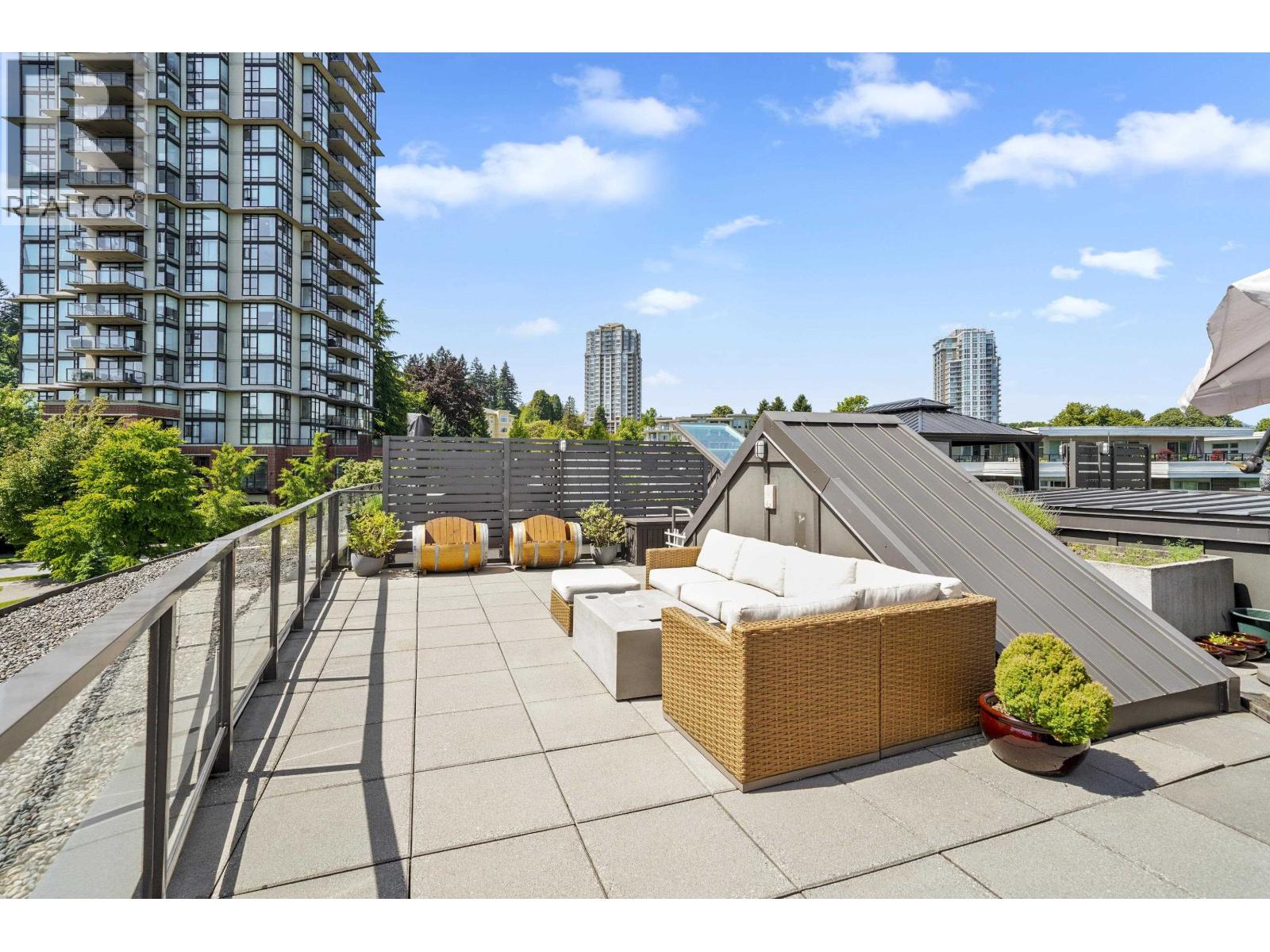 20 East ROYAL Avenue #404 Property Photo 1