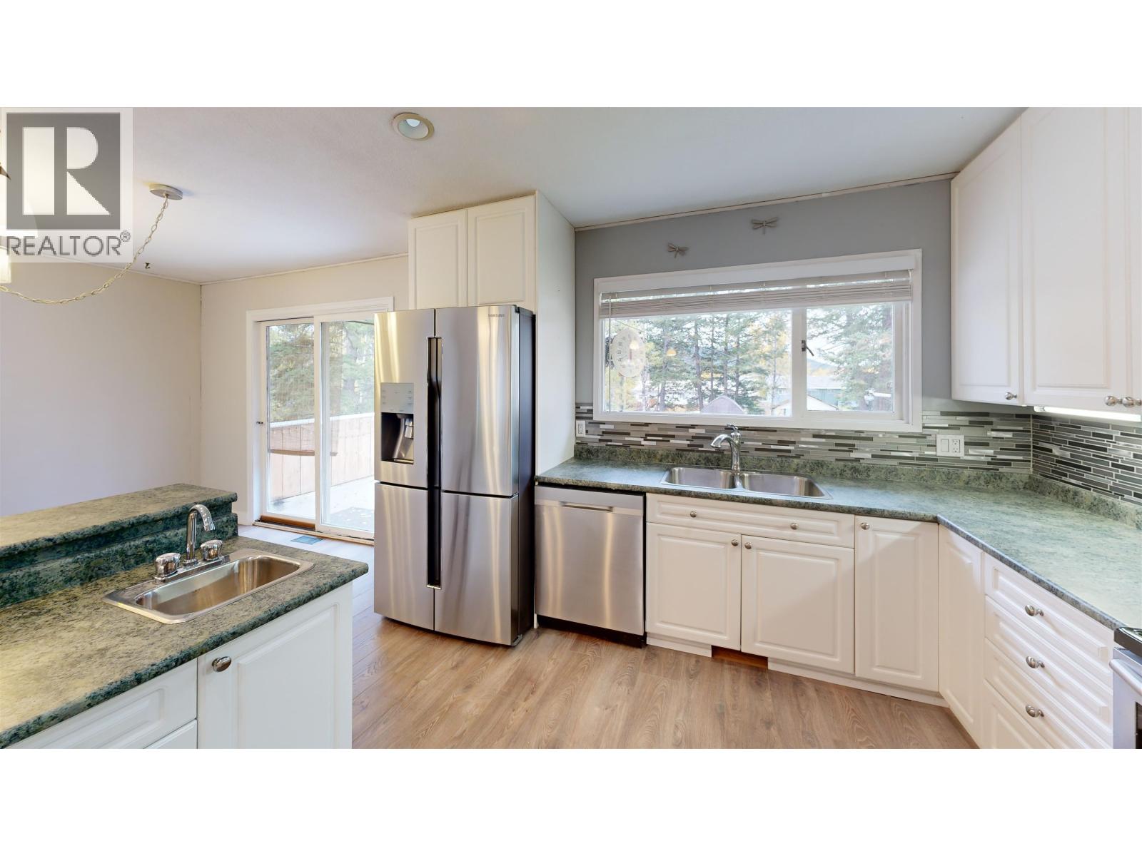 835 Spruce Avenue Property Photo 6