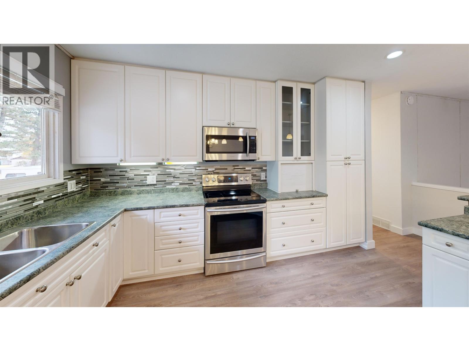 835 Spruce Avenue Property Photo 7