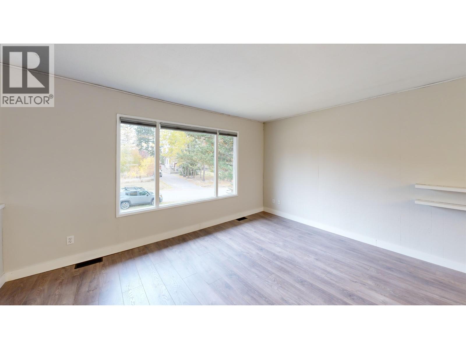 835 Spruce Avenue Property Photo 8