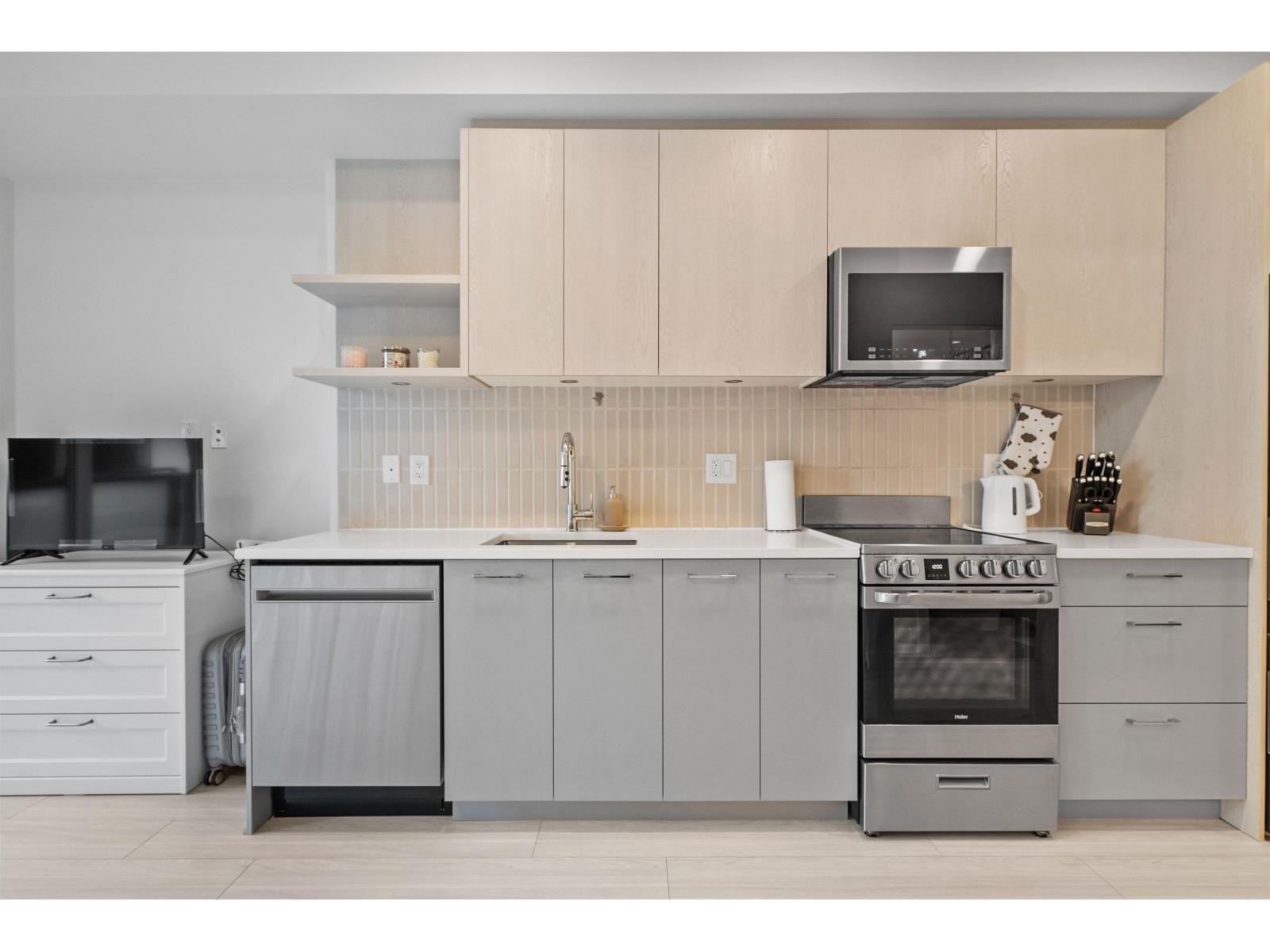 211 10777 138 STREET Property Photo 1