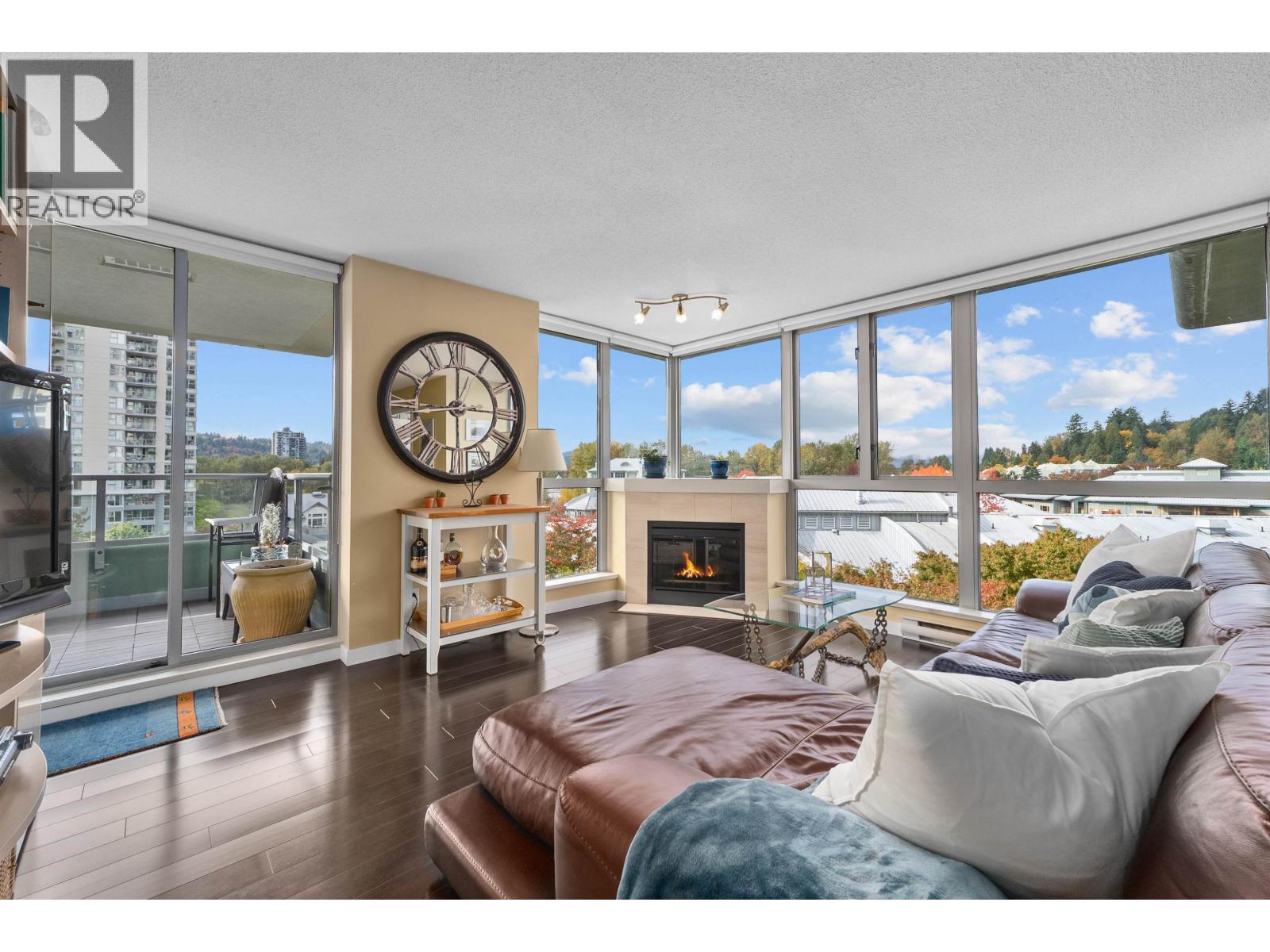 405 295 GUILDFORD WAY Property Photo 1