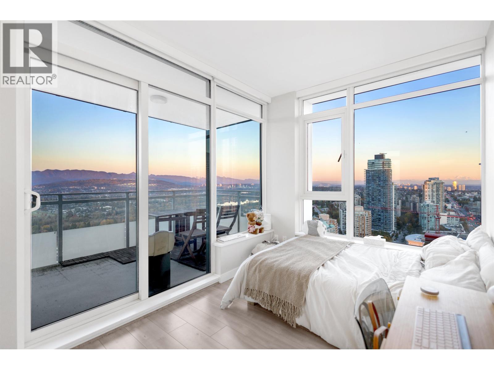 2909 4508 HAZEL STREET Property Photo 1