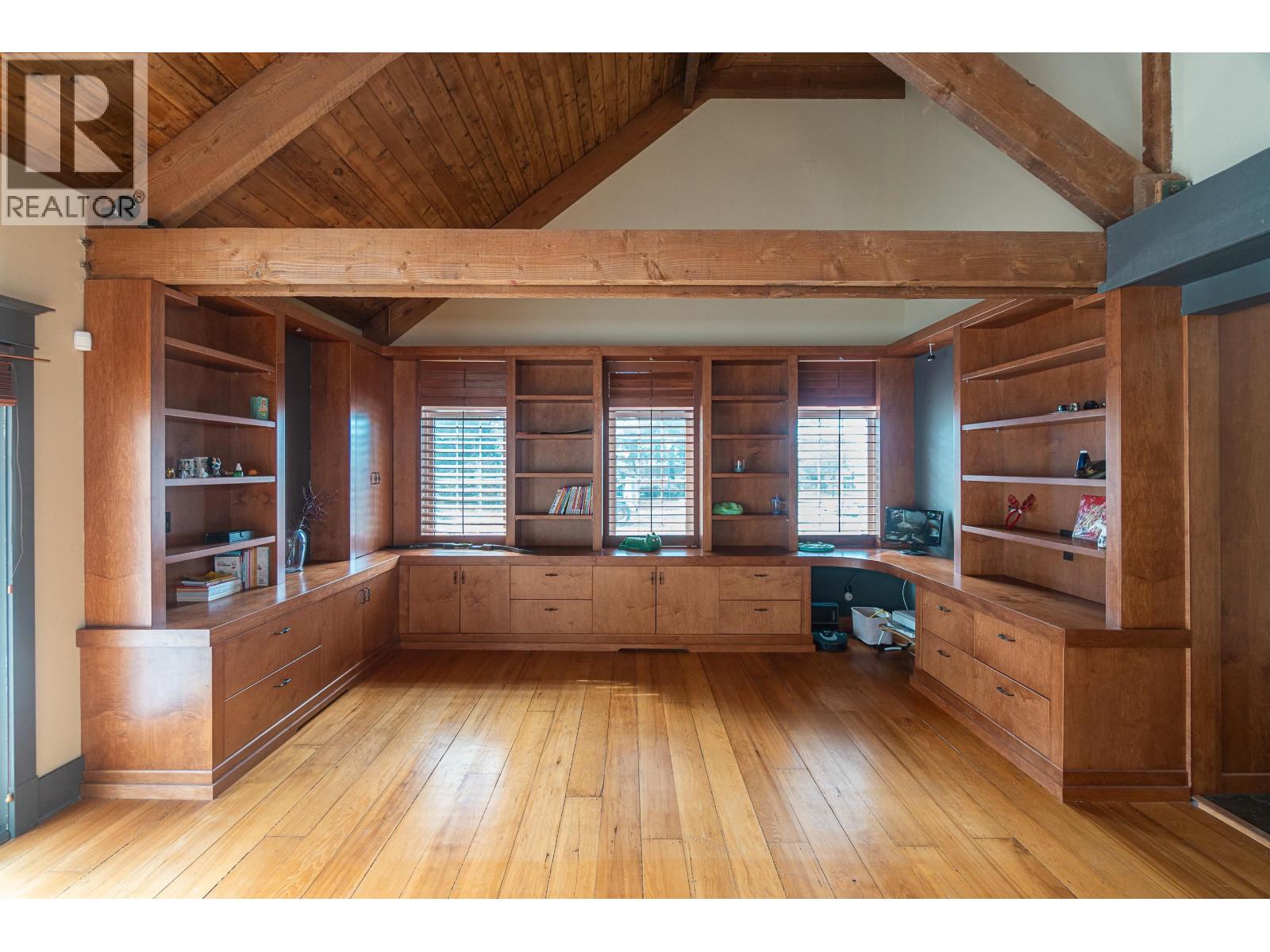 9260 Sidaway Road Property Photo 13