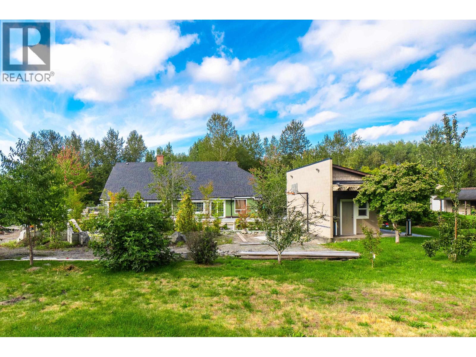 9260 Sidaway Road Property Photo 15