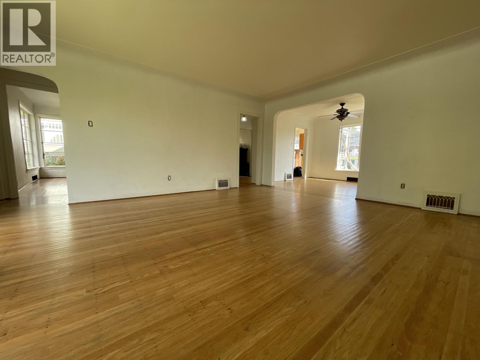 2772 E 5th Avenue Property Photo 9