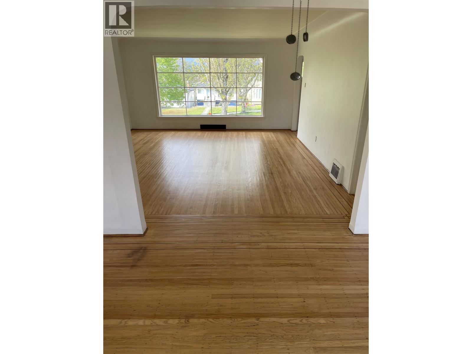 2772 E 5th Avenue Property Photo 13