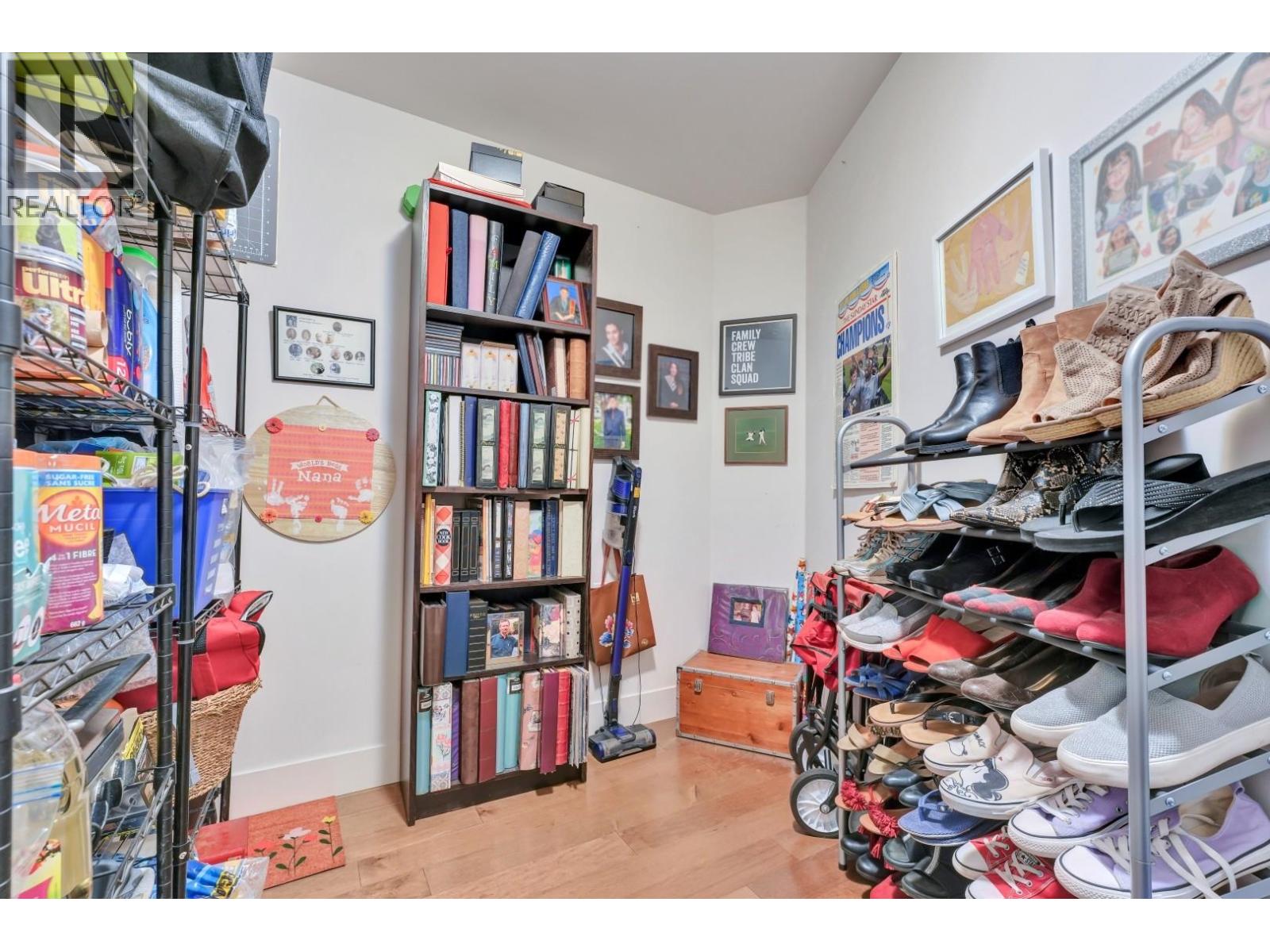 202 857 W 15th Street Property Photo 20