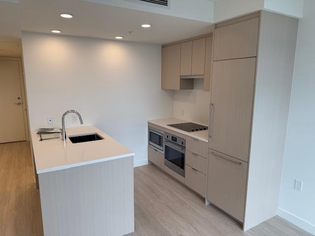 703 13675 107a Avenue Property Photo 4