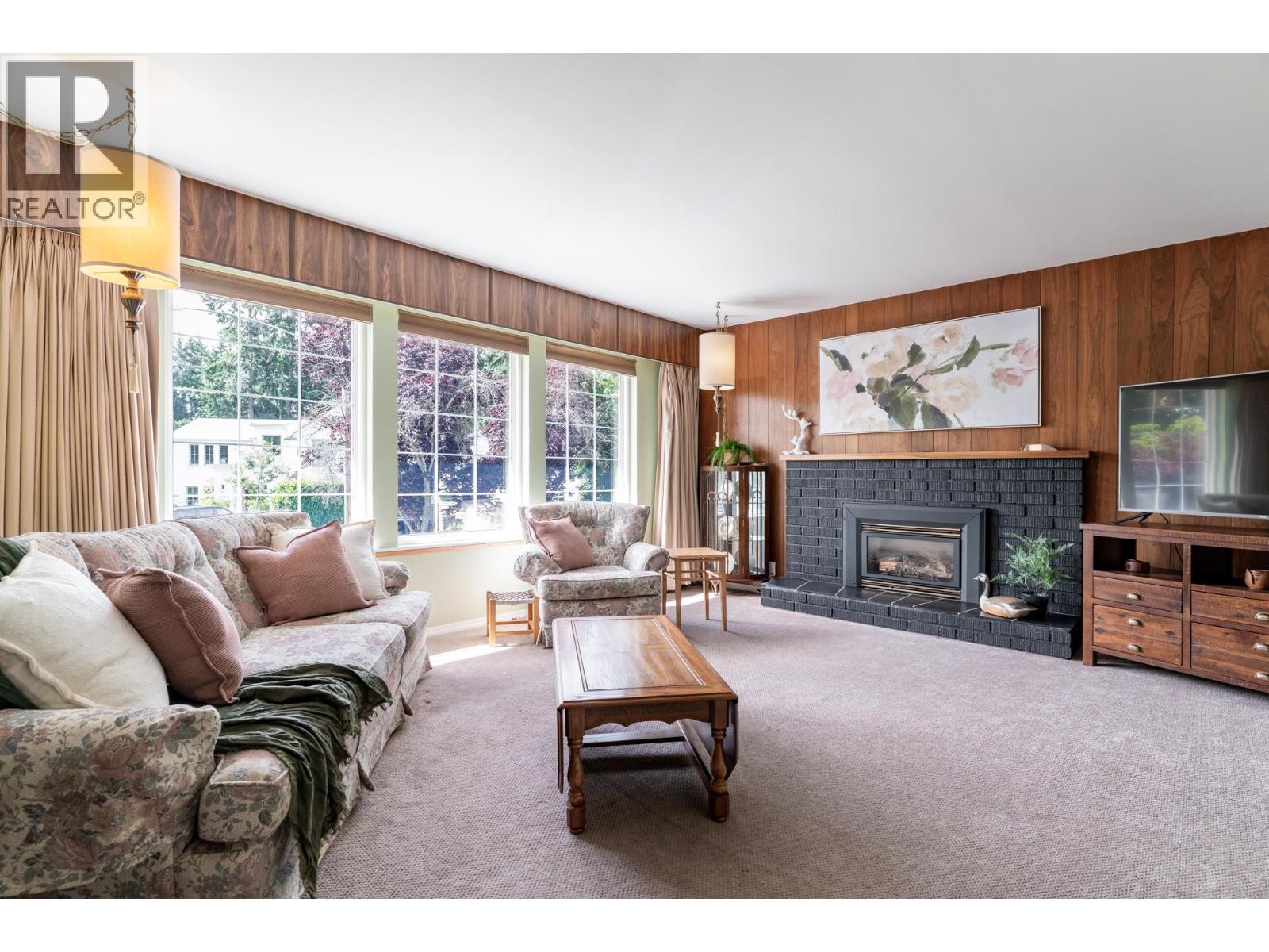 5451 7b Avenue Property Photo 6
