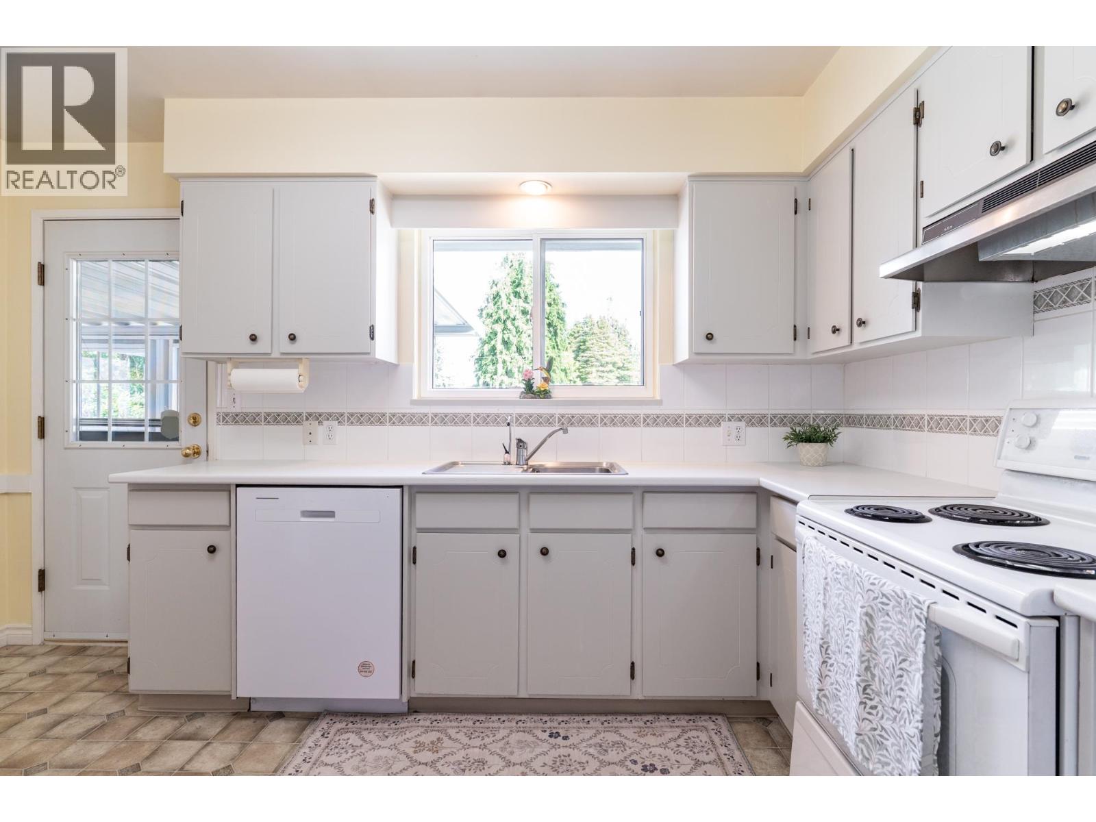 5451 7b Avenue Property Photo 14