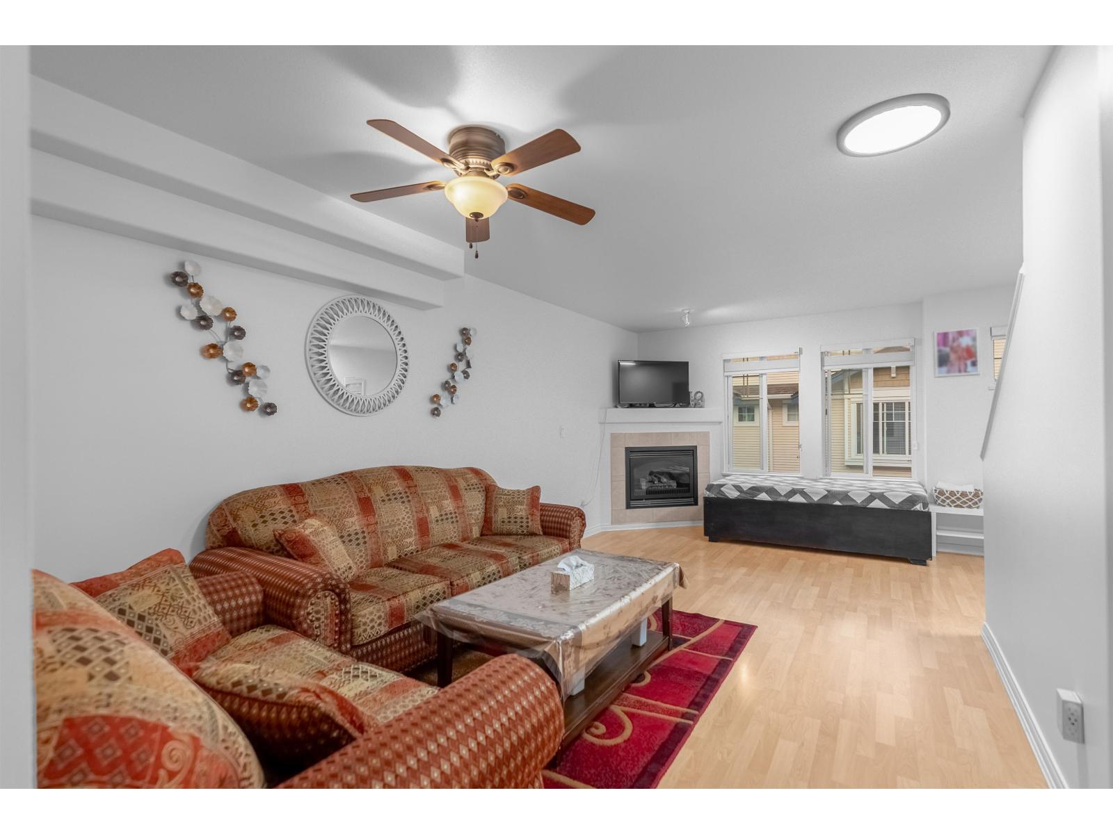 56 6533 121 Street Property Photo 2