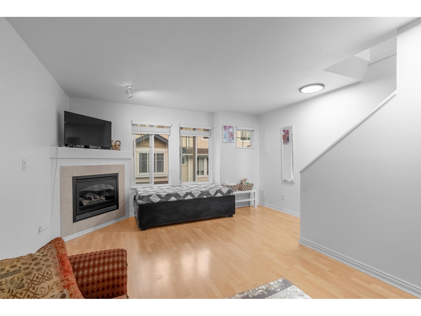 56 6533 121 Street Property Photo 3