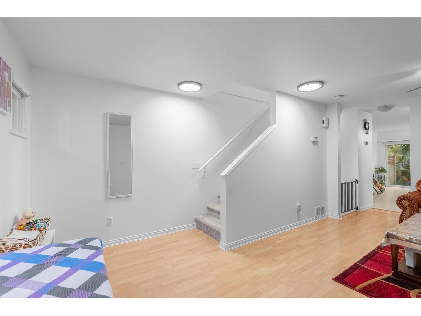 56 6533 121 Street Property Photo 5