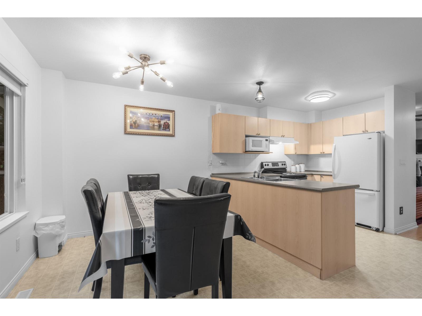 56 6533 121 Street Property Photo 8