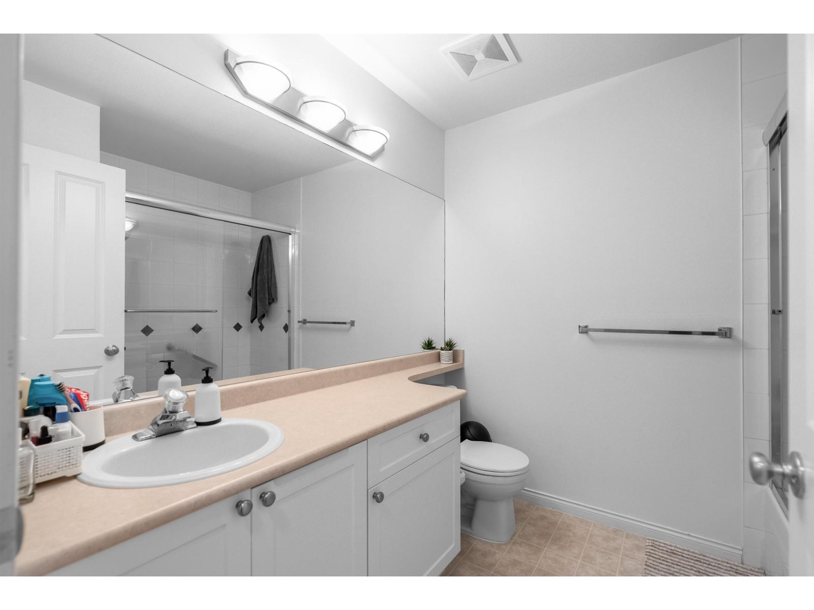 56 6533 121 Street Property Photo 19