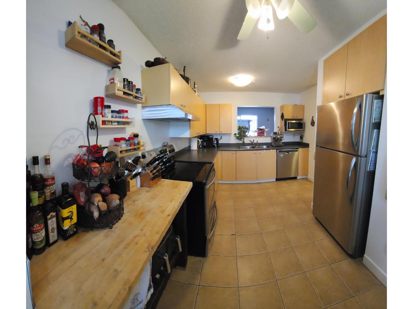 255 27411 28 Avenue Property Photo 5