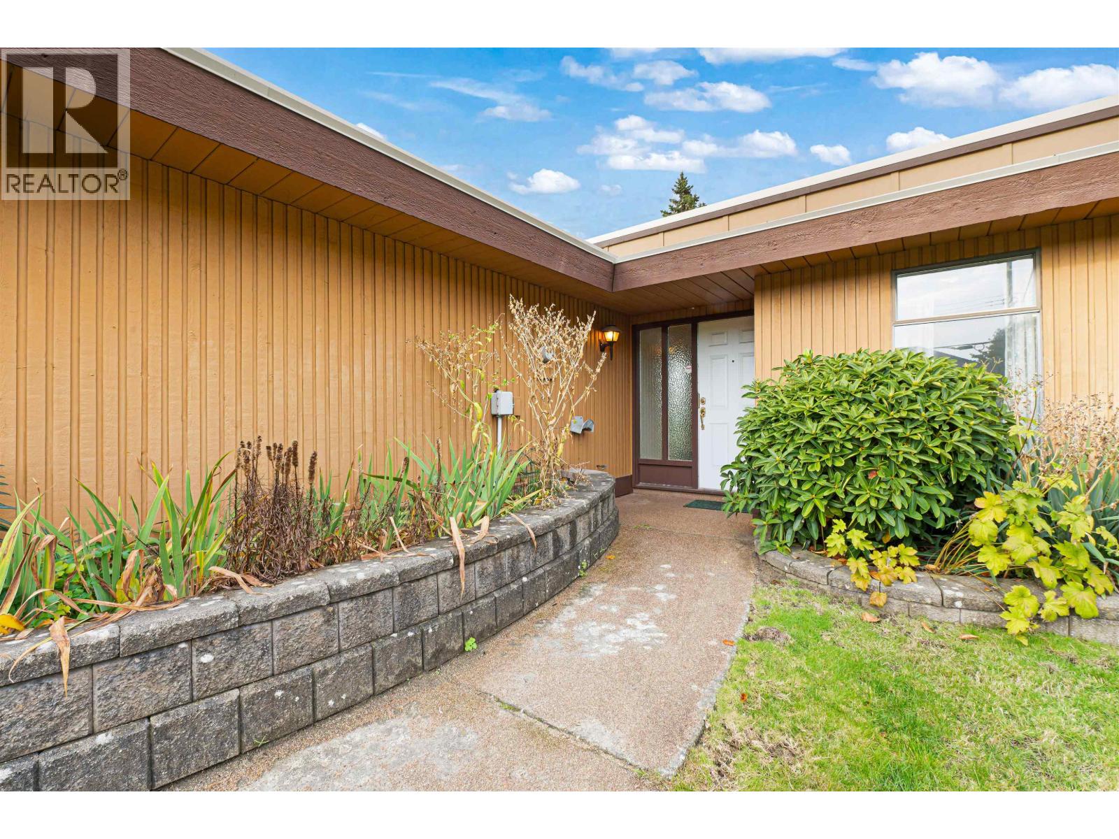 6611 Francis Road Property Photo 3