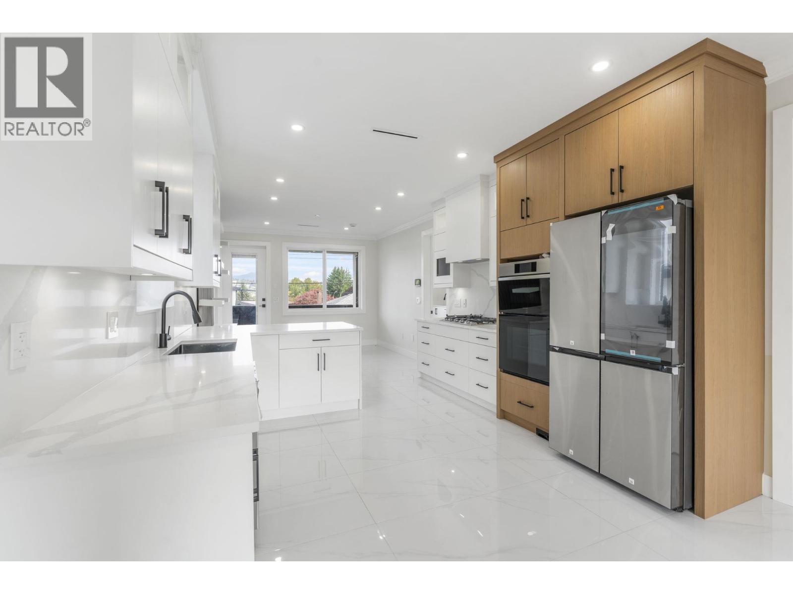5685 Laurel Street Property Photo 7