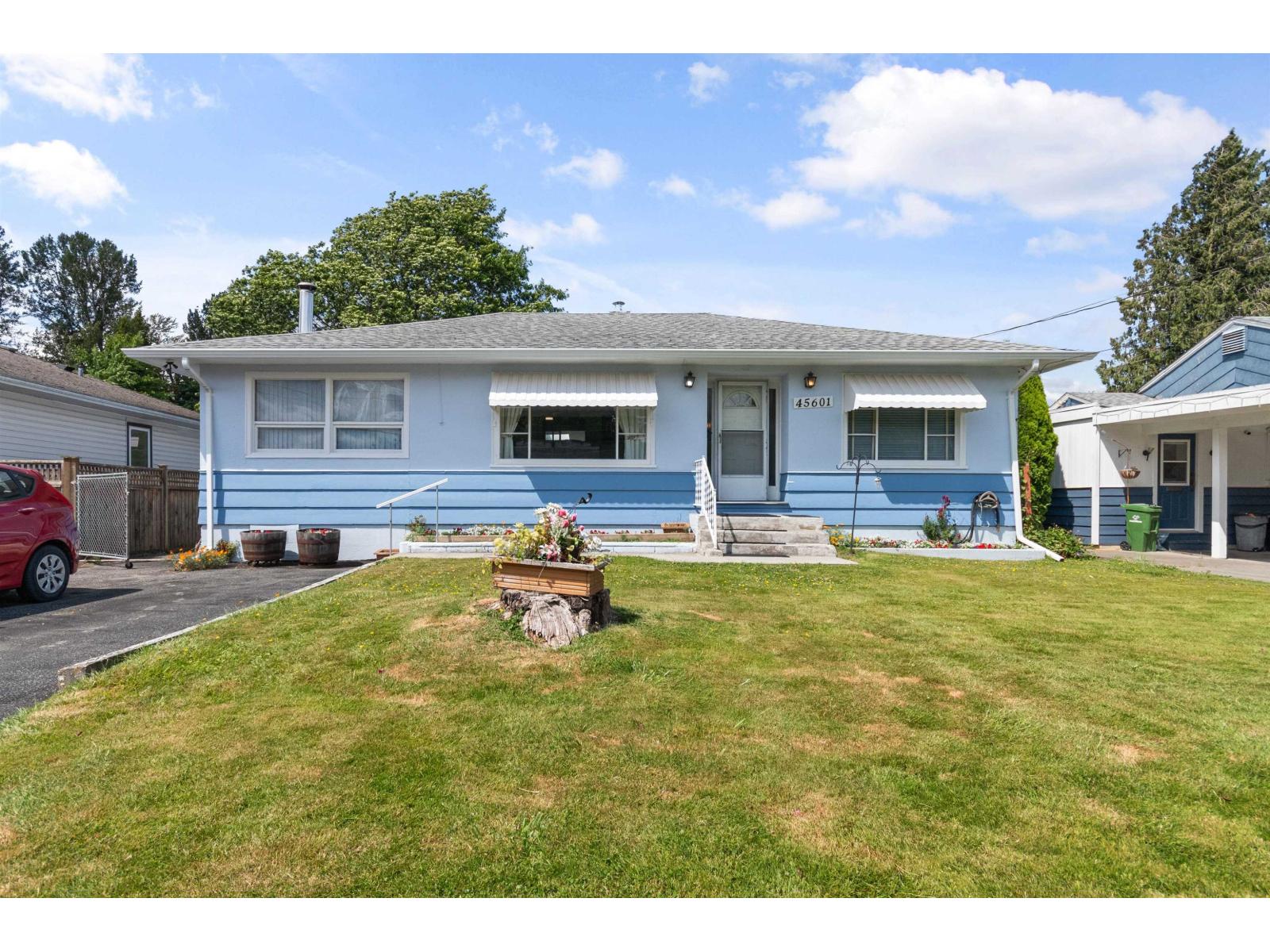 45601 HERRON Avenue Property Photo 1