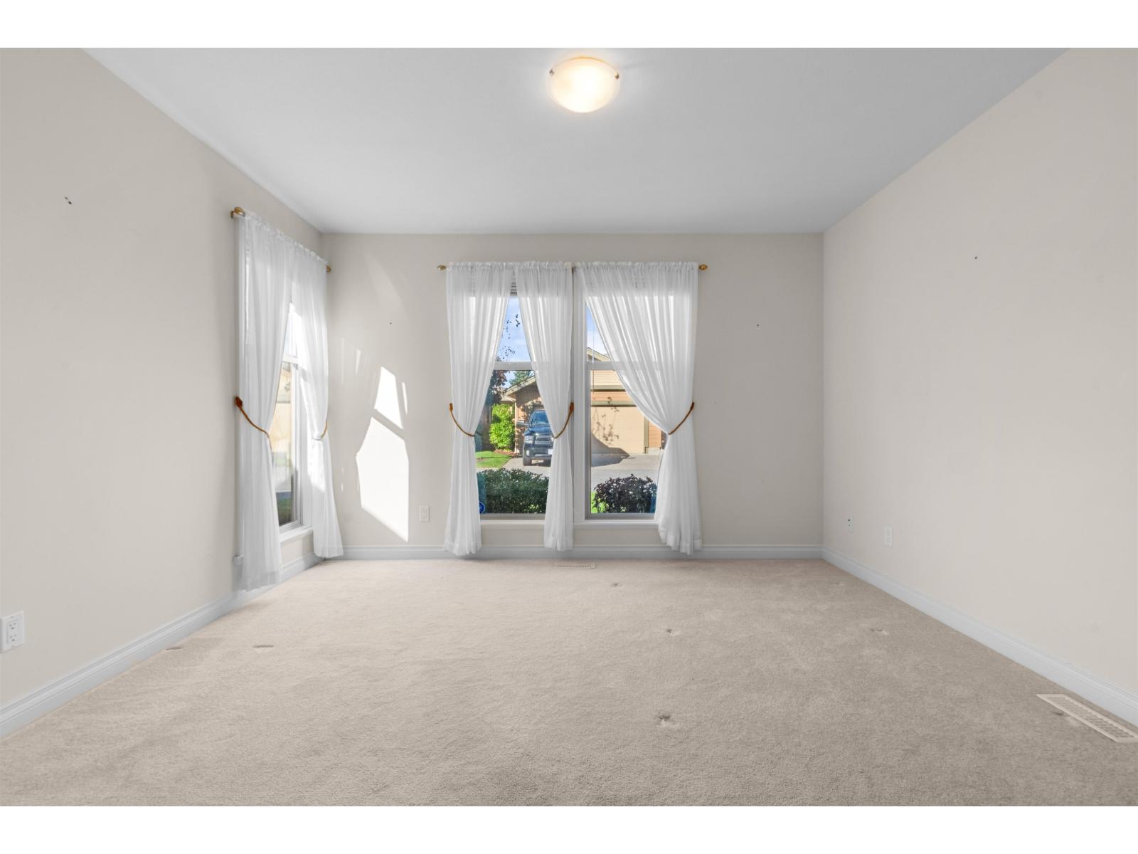 46000 Thomas Road #194 Property Photo 5