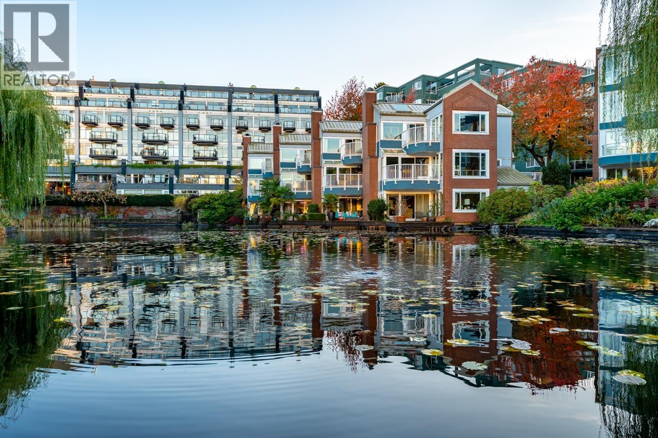 1551 Mariner Walk #204 Property Photo 2