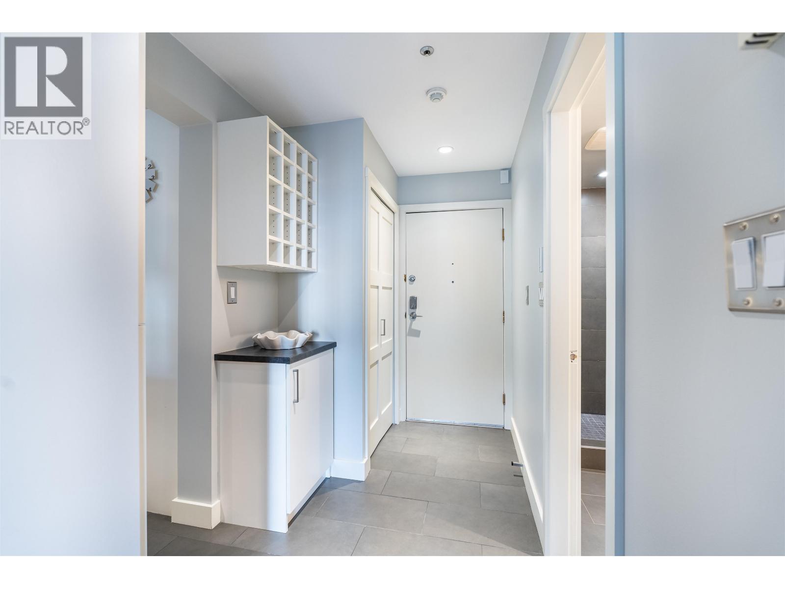 1551 Mariner Walk #204 Property Photo 7