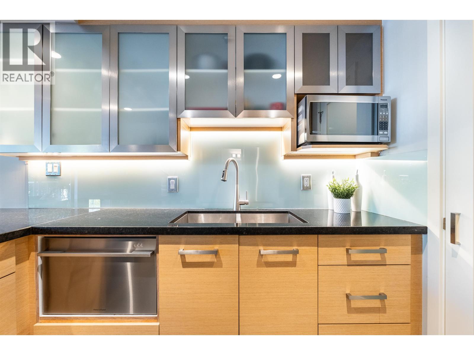 1551 Mariner Walk #204 Property Photo 8