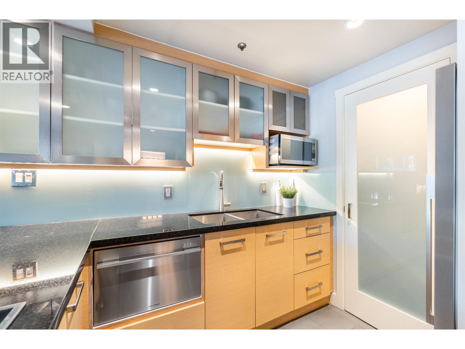 1551 Mariner Walk #204 Property Photo 9