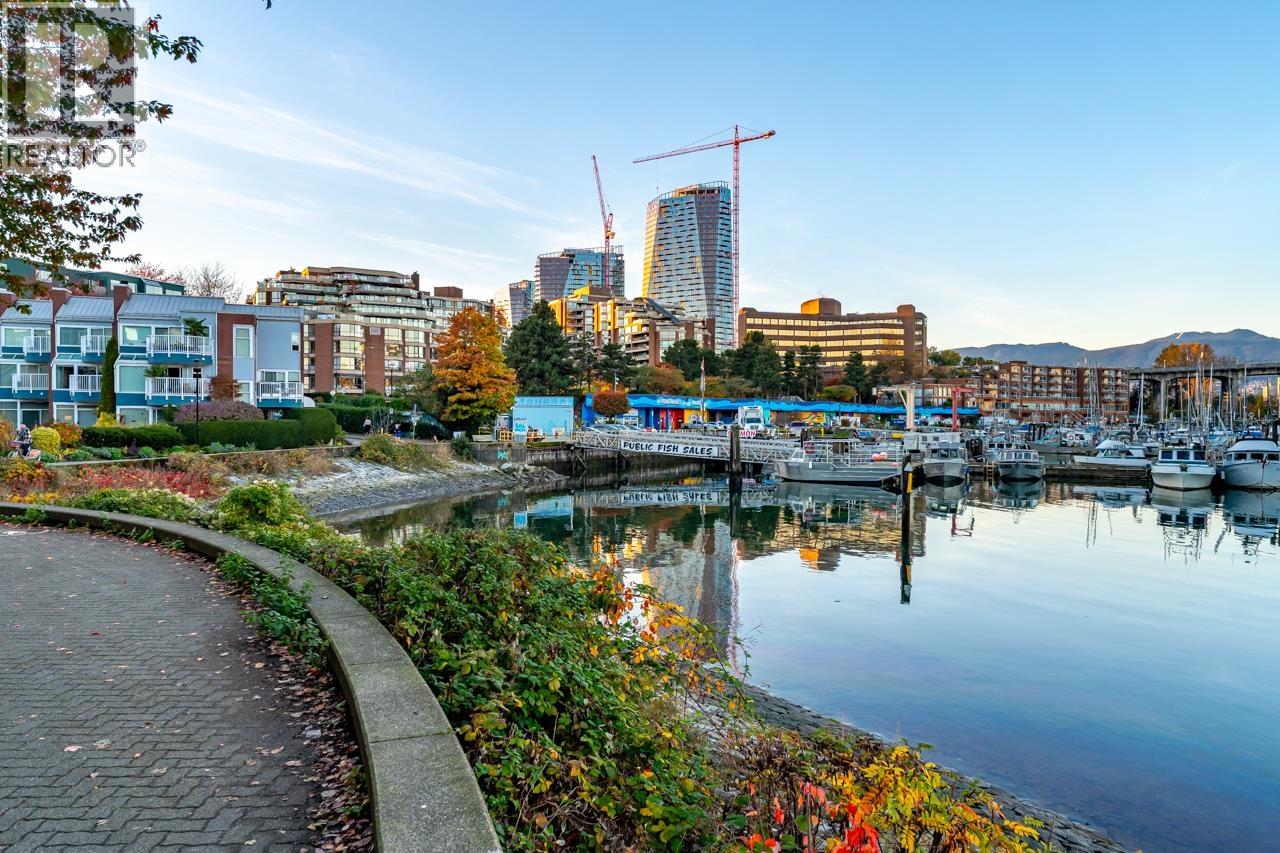 1551 Mariner Walk #204 Property Photo 32