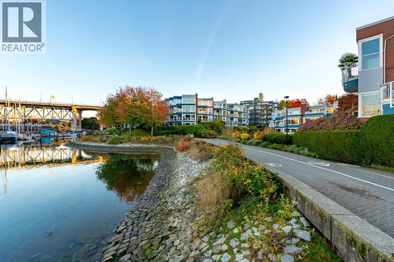 1551 Mariner Walk #204 Property Photo 34