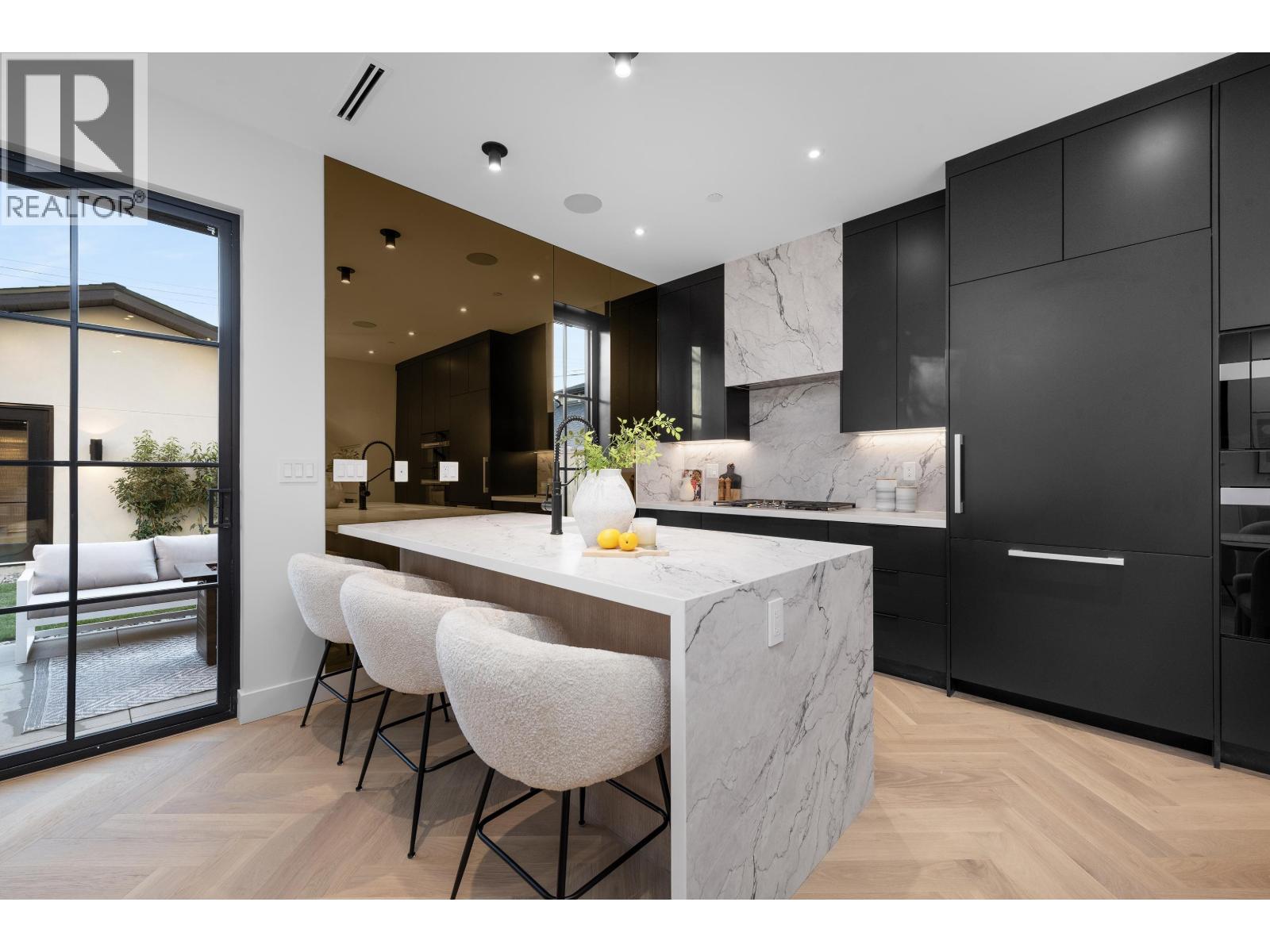 240 East 37th Avenue #2 Property Photo 9