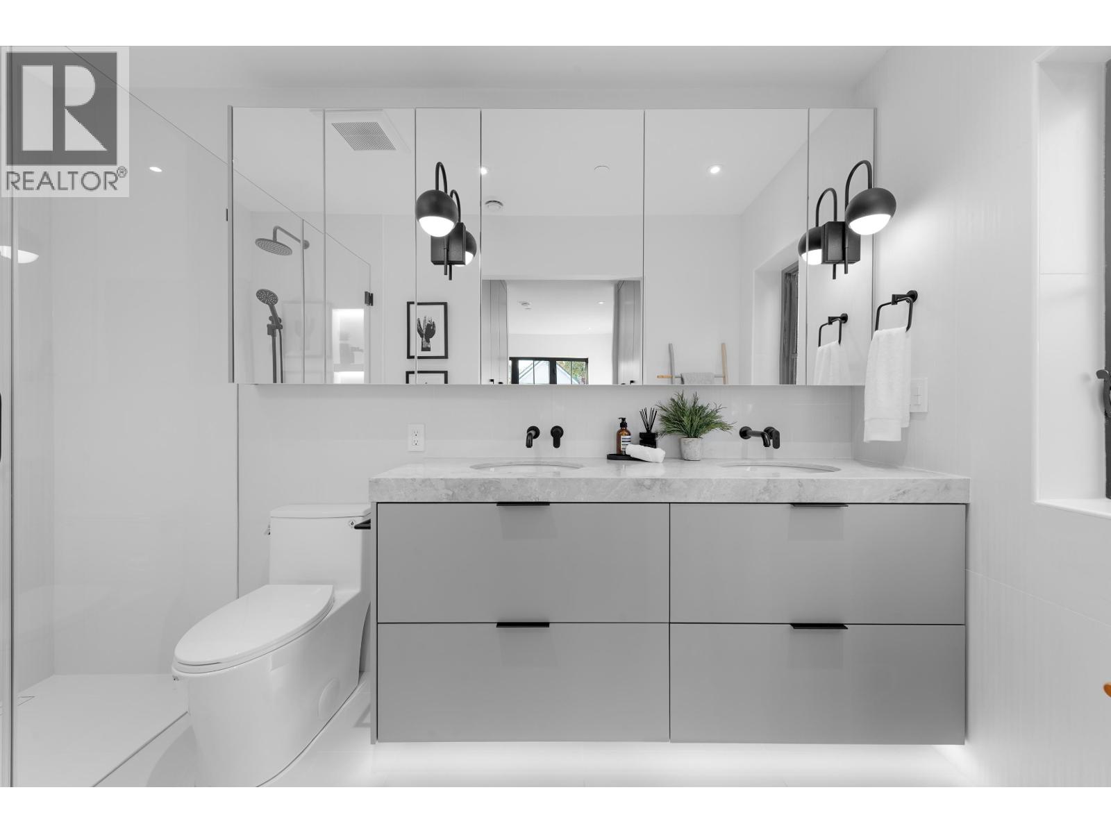 240 East 37th Avenue #2 Property Photo 24