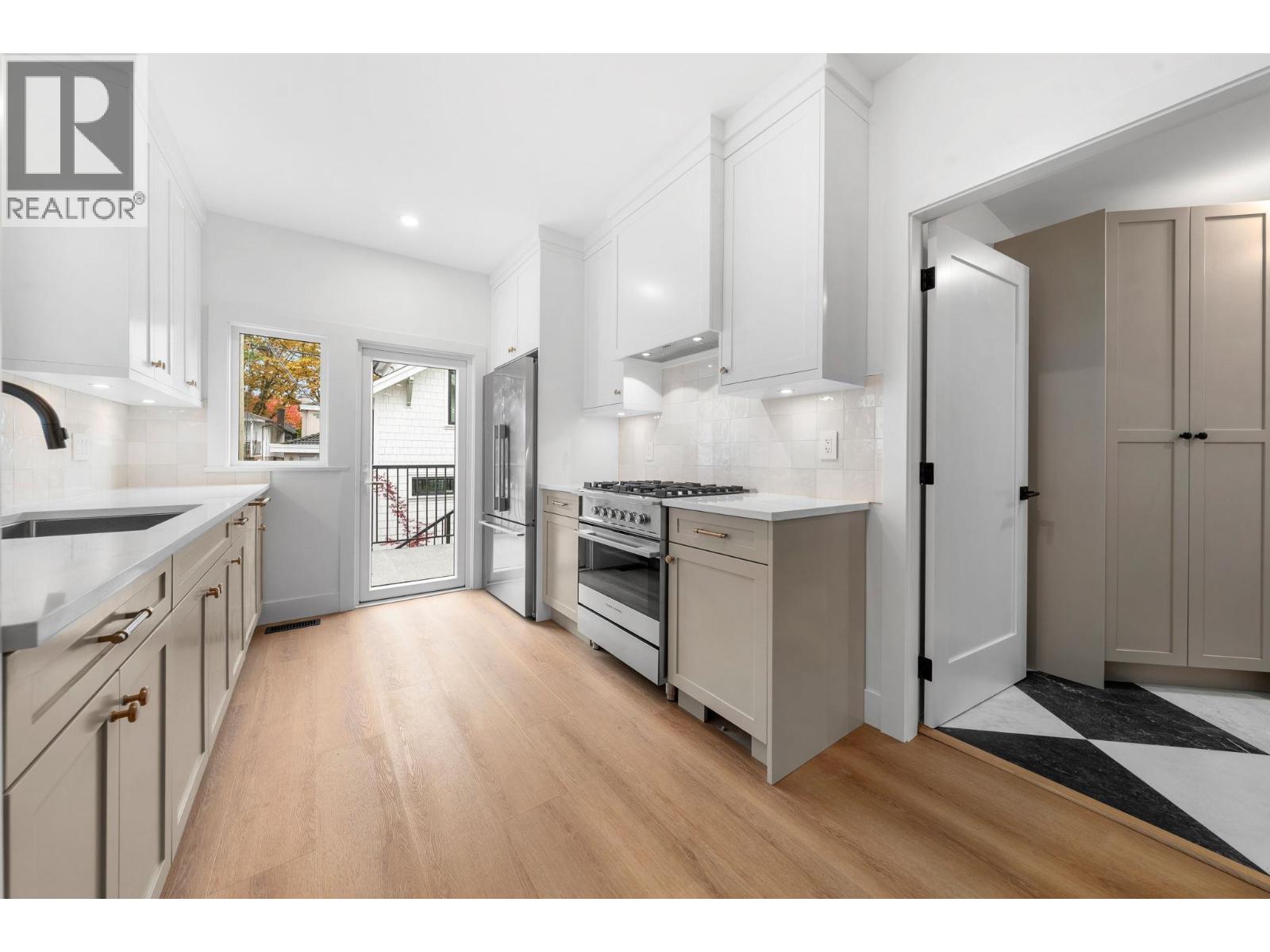 2530 Mcgill Street Property Photo 7