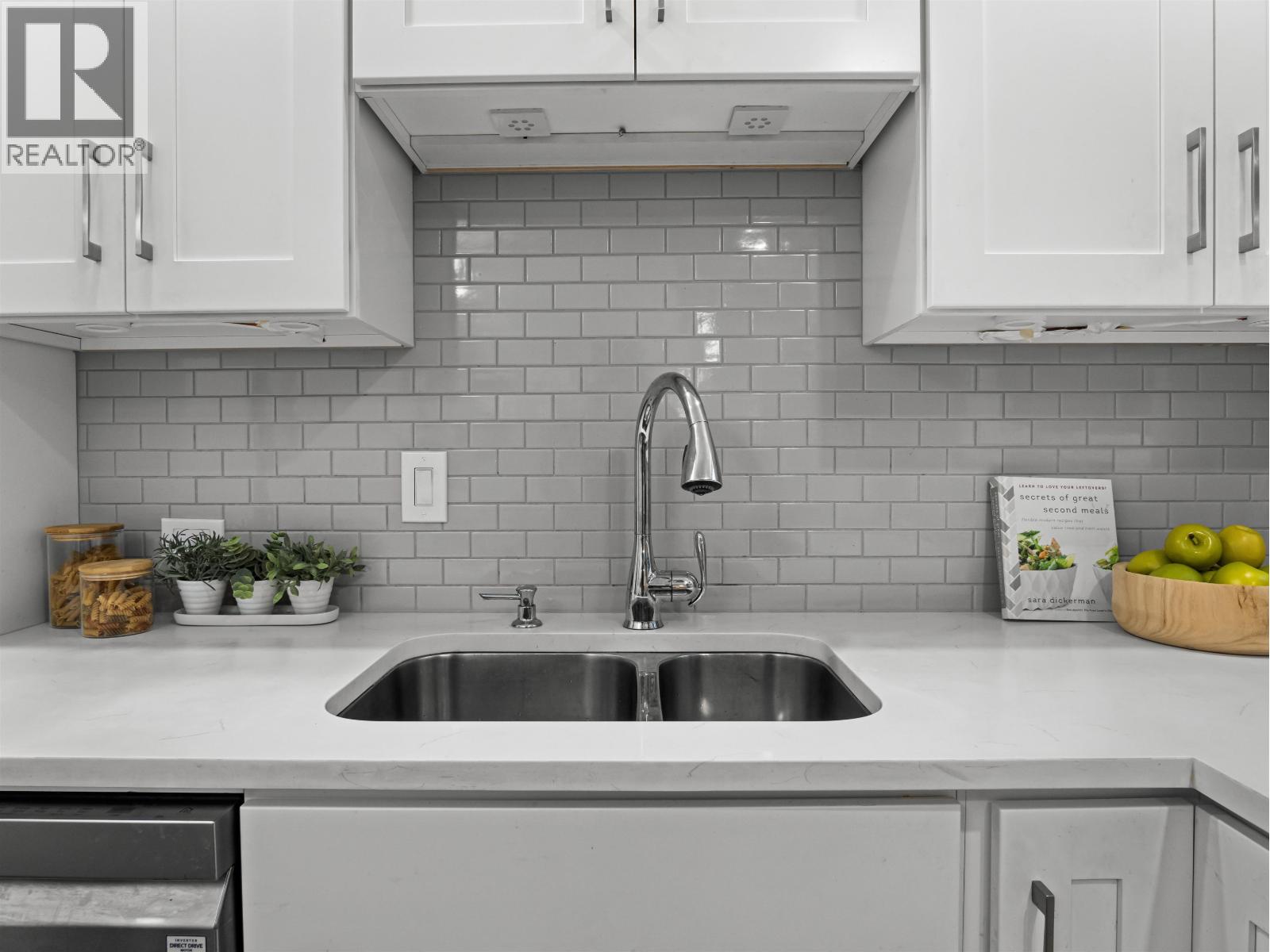 1253 Plateau Drive Property Photo 7