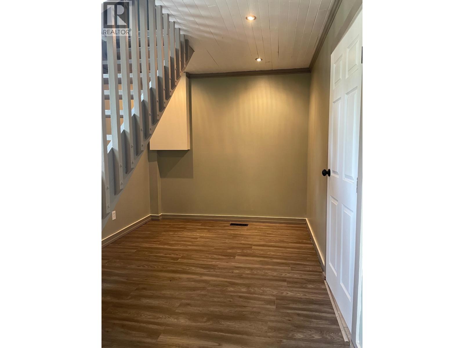 72 Pioneer Way Property Photo 10